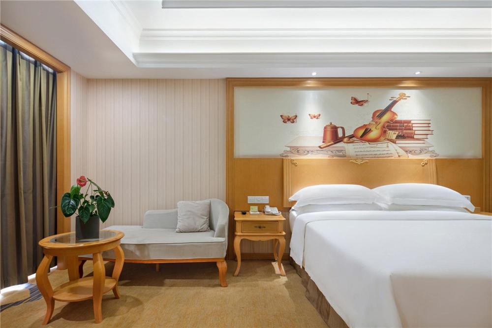 Vienna Hotel Zhengzhou Zhongyuan Futa Экстерьер фото