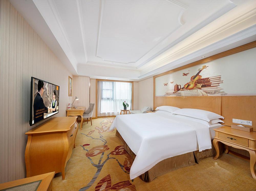 Vienna Hotel Zhengzhou Zhongyuan Futa Экстерьер фото
