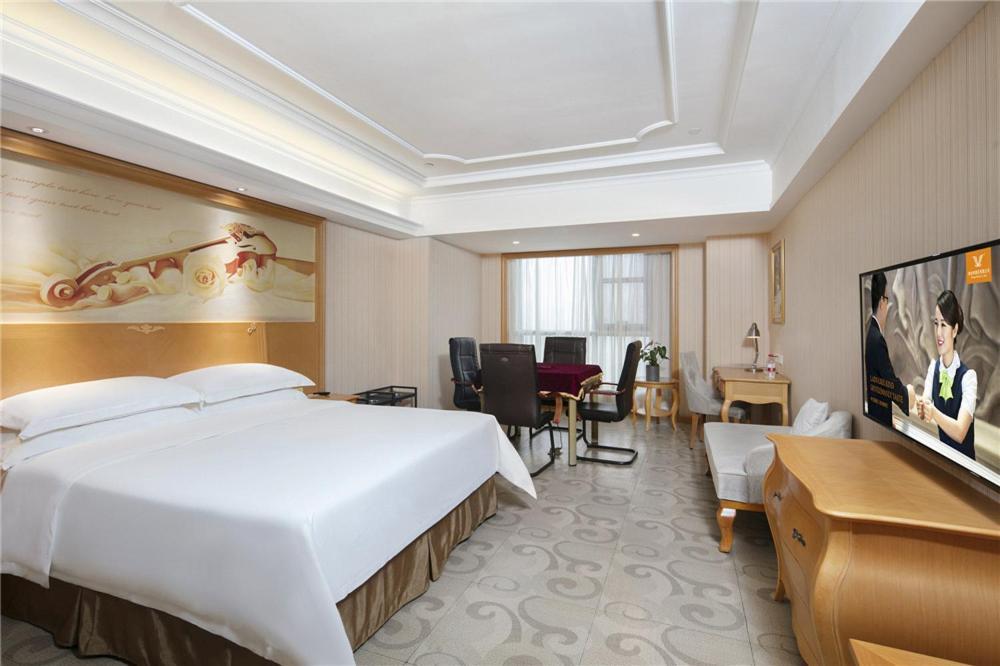 Vienna Hotel Zhengzhou Zhongyuan Futa Экстерьер фото