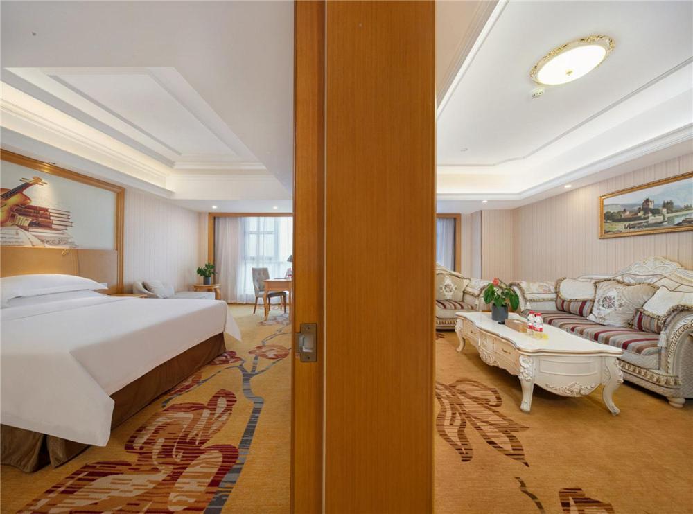 Vienna Hotel Zhengzhou Zhongyuan Futa Экстерьер фото