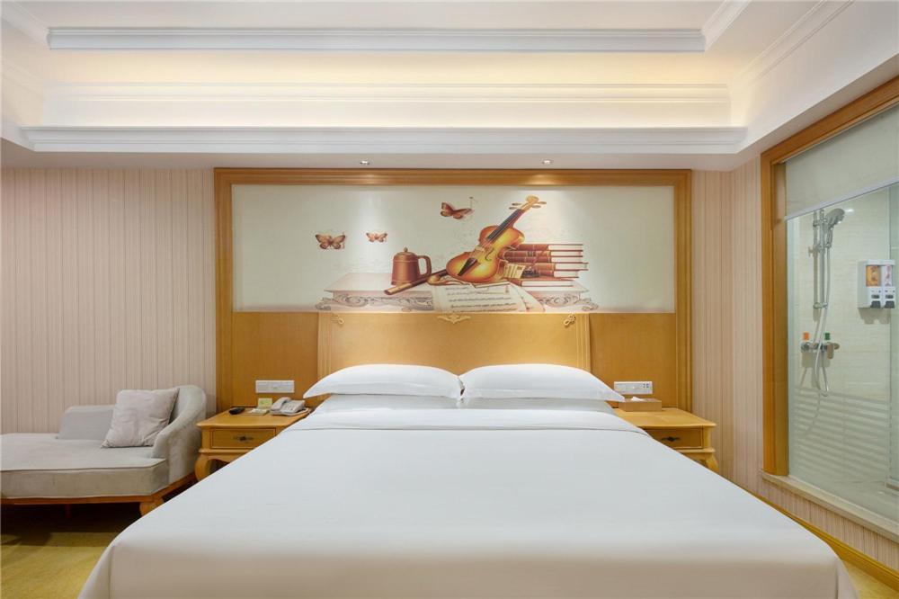 Vienna Hotel Zhengzhou Zhongyuan Futa Экстерьер фото