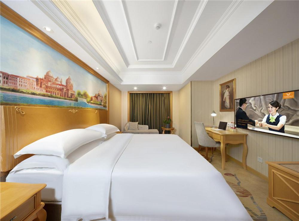 Vienna Hotel Zhengzhou Zhongyuan Futa Экстерьер фото